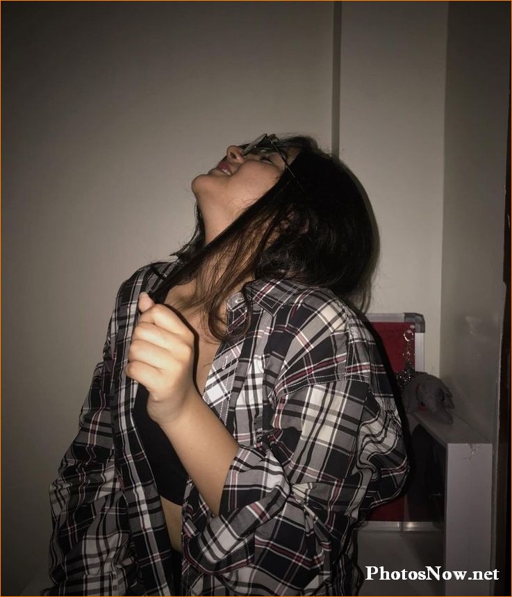 sad-dp-girl-alone
