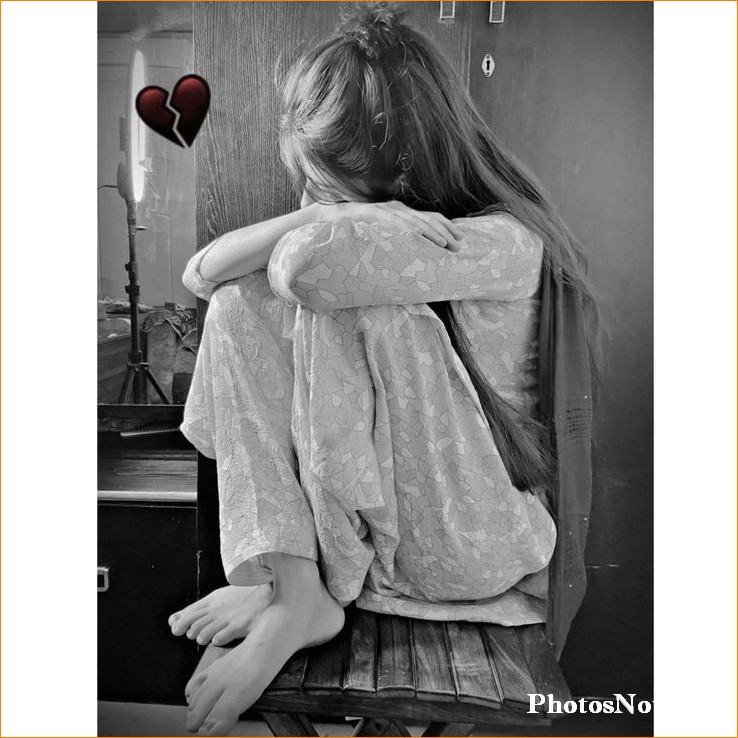 sad-dp-girl-alone