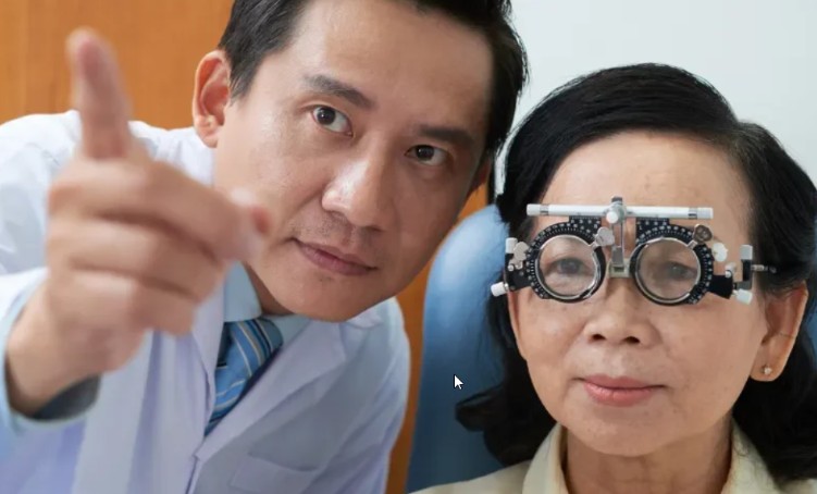 How to Choose the Right Progressive Lenses: Expert Tips from Optometrists