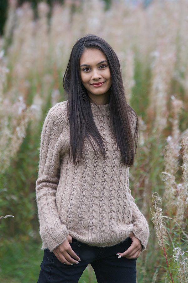 Ladki Ka Photo: 100+ Cute, Sad & Stylish Girl DP (2026) Teenage girl in casual outfit posing for a natural portrait photo