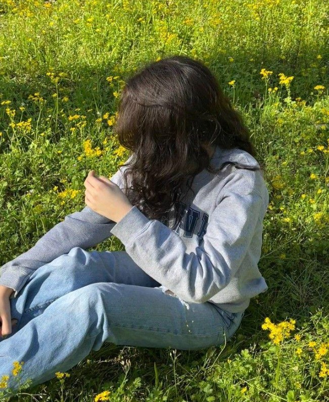 Best WhatsApp DP for girls with a stylish profile look