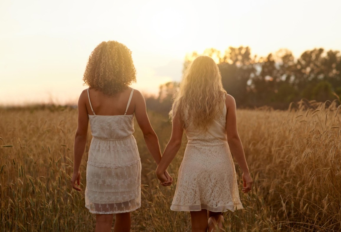Friendship cute best WhatsApp DP for girls showing close friends