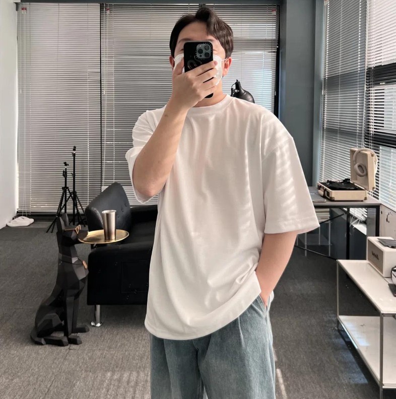 Boy mirror selfie DP with a fashionable streetwear look