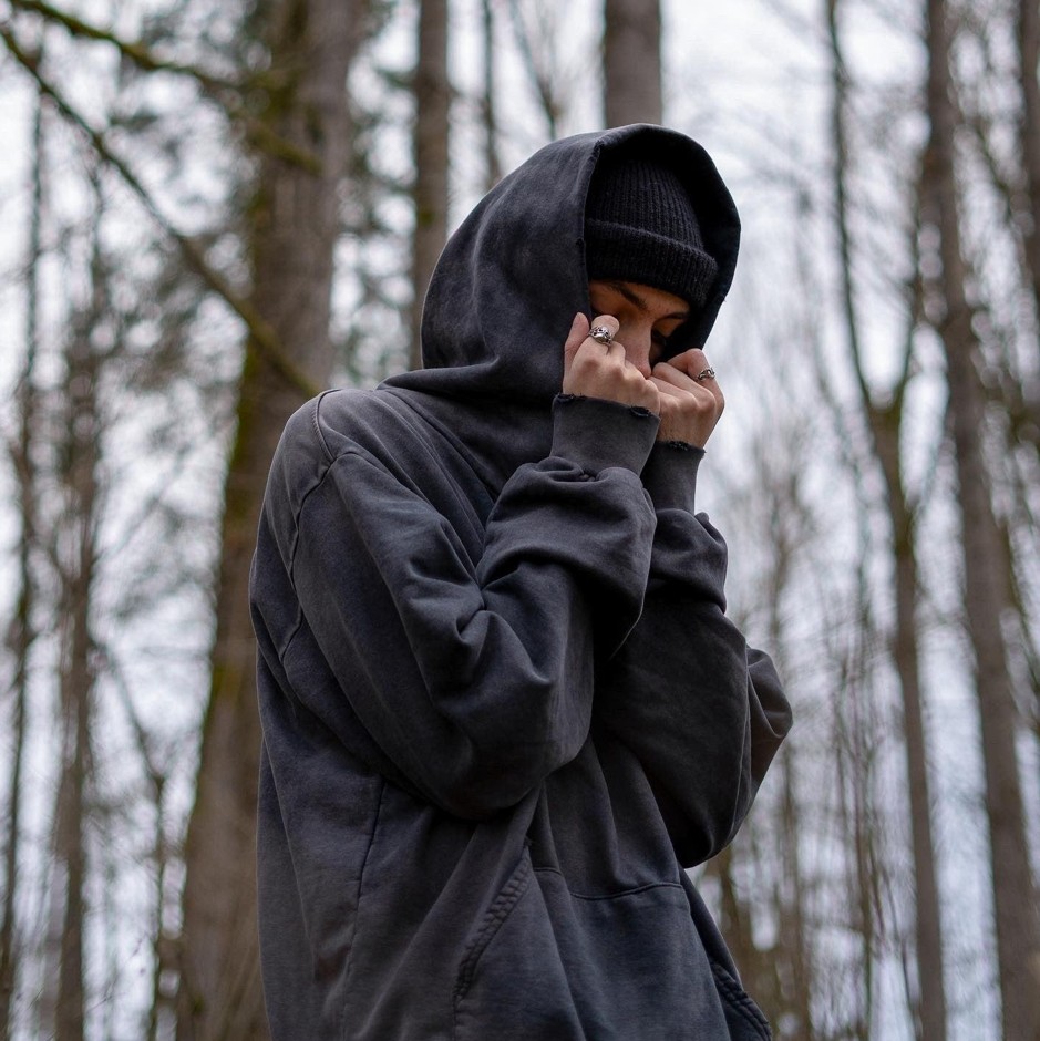 Aesthetic hidden face DP for boys with a trendy look