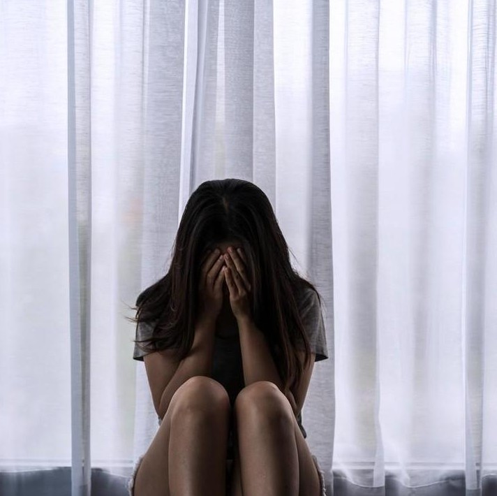 Hidden face sad tension WhatsApp DP for girls expressing a lonely mood