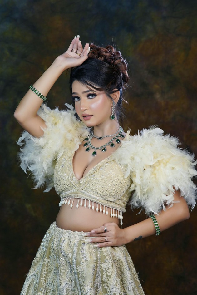 Ladki Ka Photo: 100+ Cute, Sad & Stylish Girl DP (2026) Fully clothed girl portrait in traditional dress