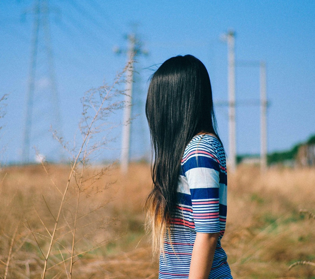 Instagram DP for girls hidden face aesthetic with a beautiful natural background