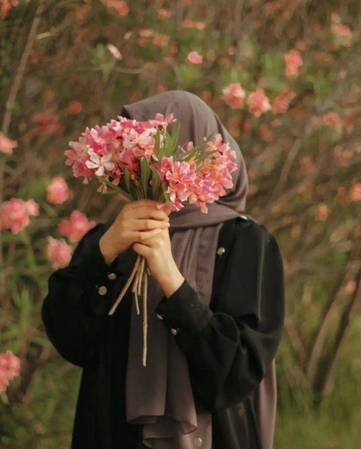 Instagram DP for girls hidden face Muslim modest fashion with an elegant hijab