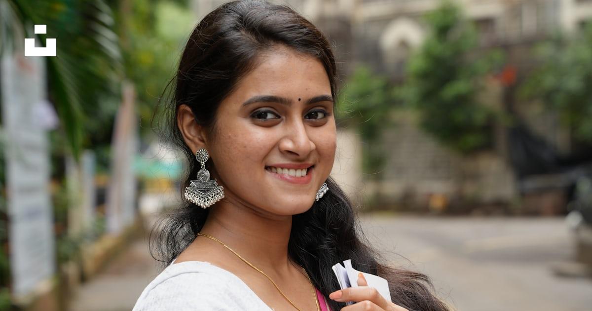 Ladki Ka Photo: 100+ Cute, Sad & Stylish Girl DP (2026) Cute ladki photo DP with natural background